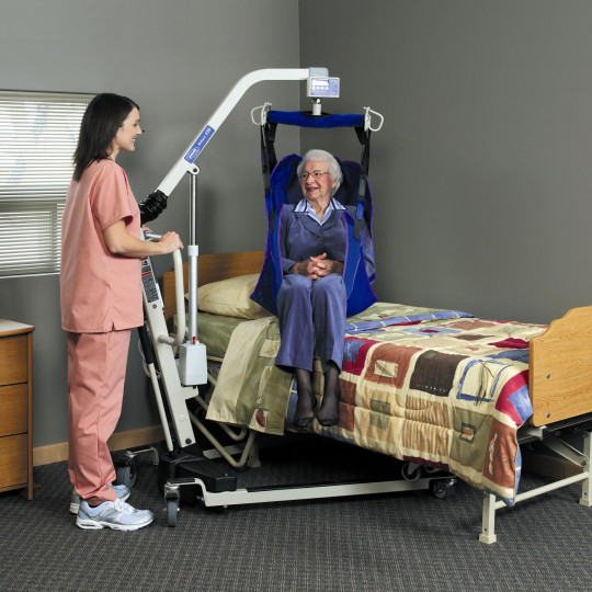 Invacare Reliant Plus 450 Patient Lift With Low Base