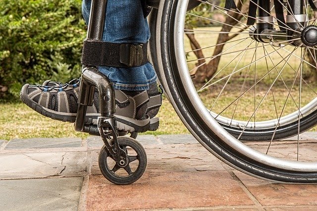 Compare Wheelchairs: Electric vs. Manual