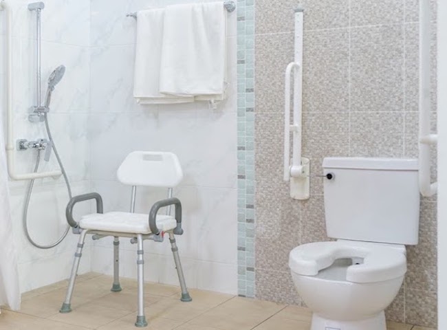 5 Smart Ways You Can Enhance Bath Safety for the Elderly