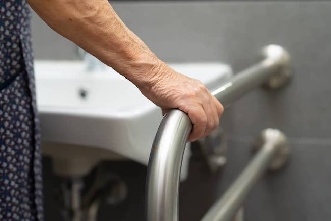 Creating a Handicap Accessible Bathroom: 9 Essential Steps